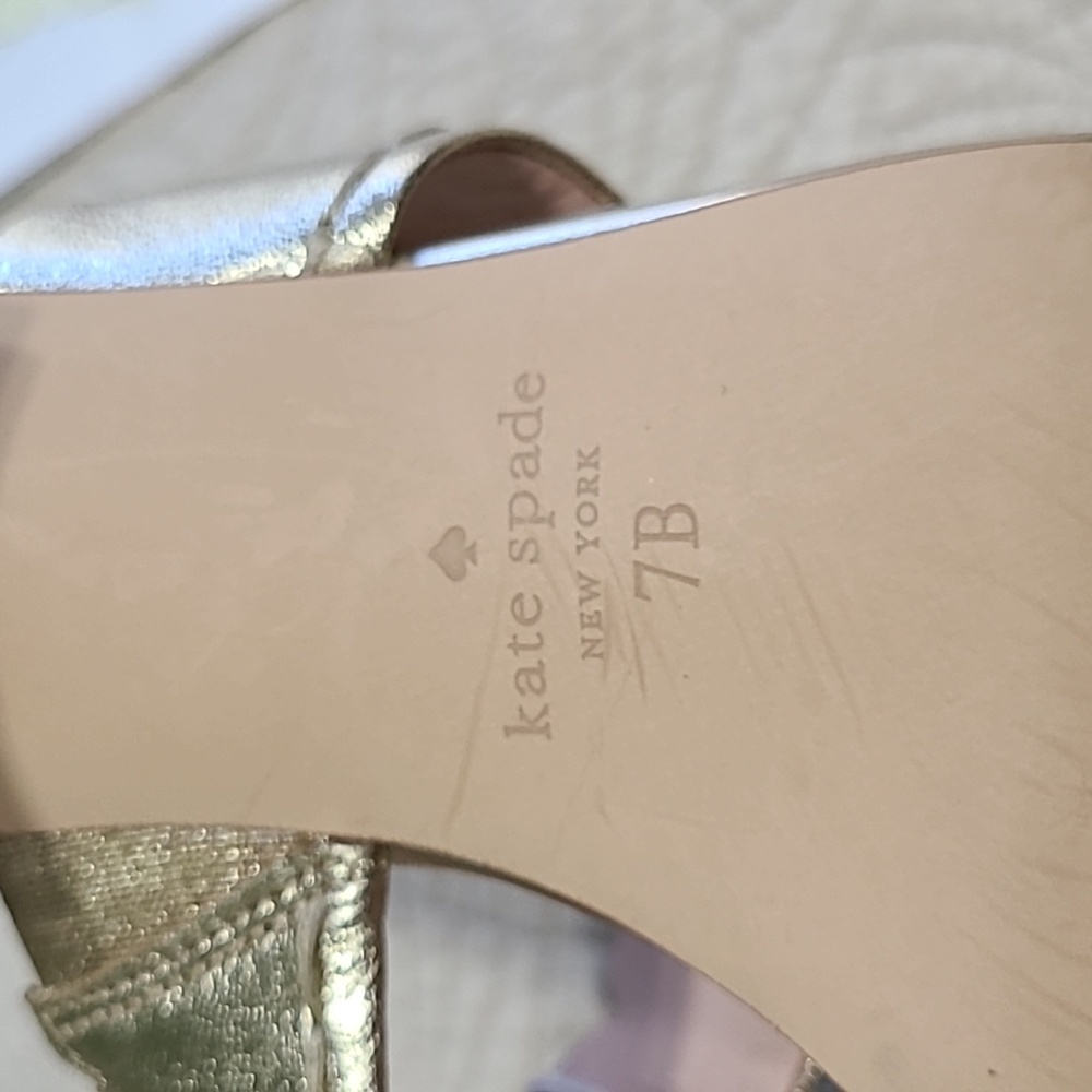 Kate Spade Chrissie Sandals Gold Metallic Size 7 NWT - Picture 6 of 15